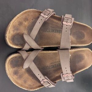Woman’s birkenstocks size 7
